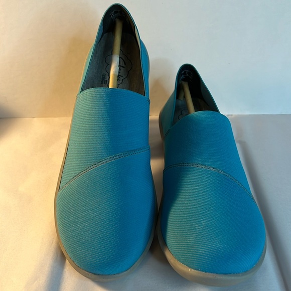 Clarks Teal Elastic Slip Ons - Picture 1 of 6